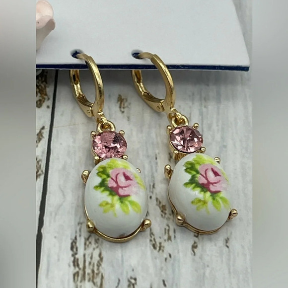 UO Rose Post & Hoop Earring Set, Blush, NWT - Picture 5 of 7